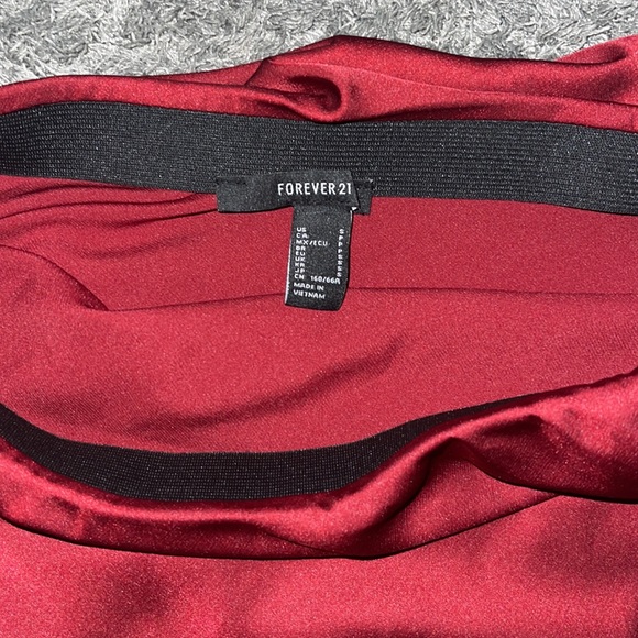 Red Silk Mini skirt - Picture 3 of 3